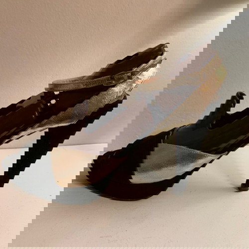 Επώνυμα ιταλικά ψηλοτάκουνα πέδιλα Tessera καινούργια, μαύρο-χρυσαφί, νούμερο 40