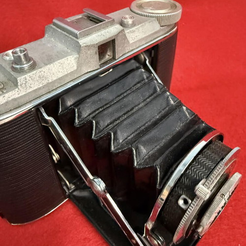 Vintage αναδιπλούμενη φωτογραφική μηχανή Agfa Isolette με φακό Agnar 85mm μεταχειρισμένη