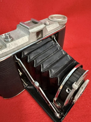 Vintage αναδιπλούμενη φωτογραφική μηχανή Agfa Isolette με φακό Agnar 85mm μεταχειρισμένη
