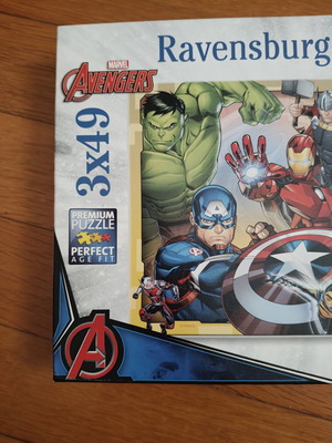 Avengers Ravensburger puzzle 3x49 pieces with posters
