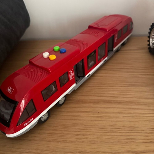 Toy set used: quad without sound, bus and metro with sound