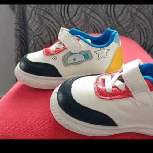 Kids Athletic Sneakers Colour-Block Design Size 22 New