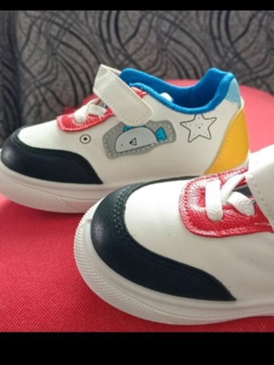 Παιδικά αθλητικά sneakers colour-block design μέγεθος 22 καινούργιο