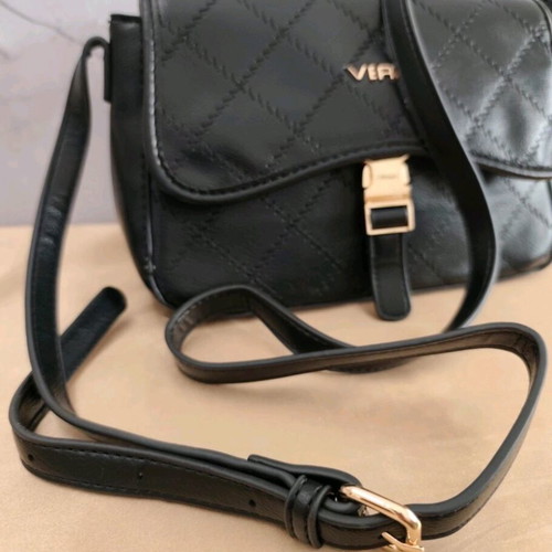 Verde shoulder bag like new, black with gold details