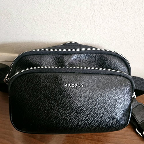 Maxfly crossbody bag like new, black with many compartments