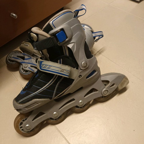 Roller skates like new, fits sizes 33 to 36