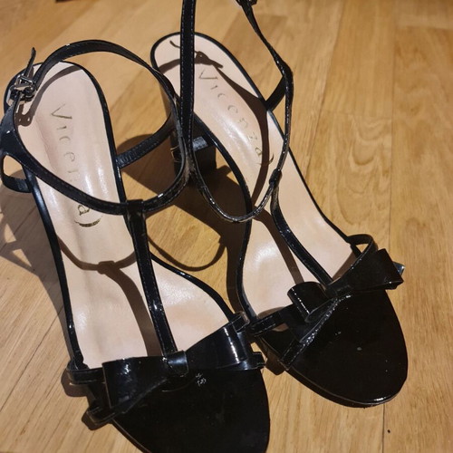 Vicenza sandals size 40 like new, black, 10cm heel