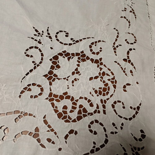 Handmade cutwork tablecloth like new 150x150