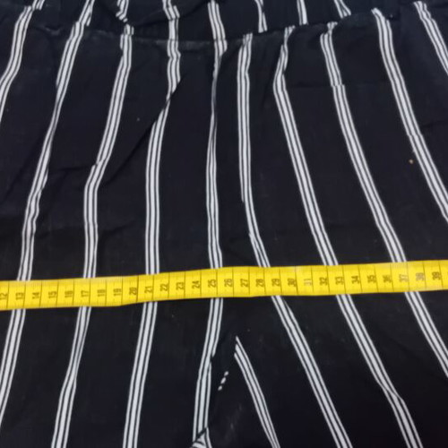 Women's black and white striped pants like new, elastic waist, XL