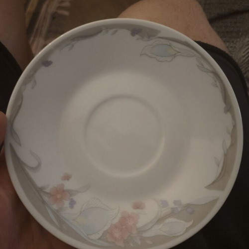 Chinese porcelain saucers set of 6, like new