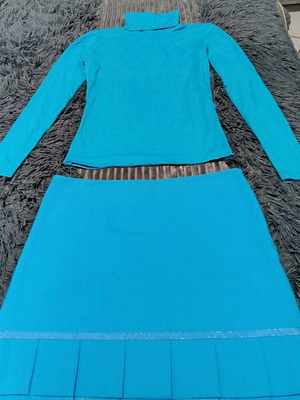 Branded skirt almost new with gift blouse size M