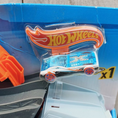 Mattel Hot Wheels Stunt & Go Truck Track, sealed