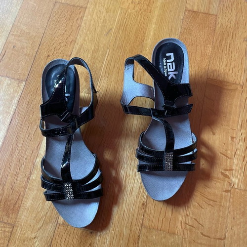 Black women's sandals used, size 38