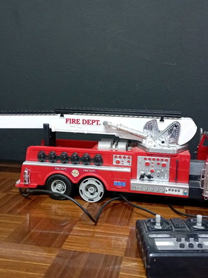 Electronic fire truck like new with remote control