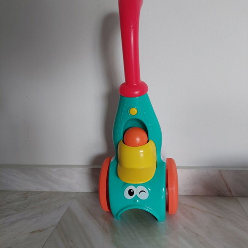 Ball Launcher toy vacuum like new with sounds and 3 colorful balls