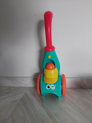 Ball Launcher toy vacuum like new with sounds and 3 colorful balls