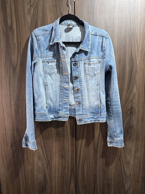 Bershka denim jacket L like new, light blue