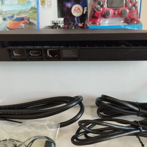 PlayStation 4 Slim 500GB σαν καινούργιο με The Crew Motorfest και 2 χειριστήρια