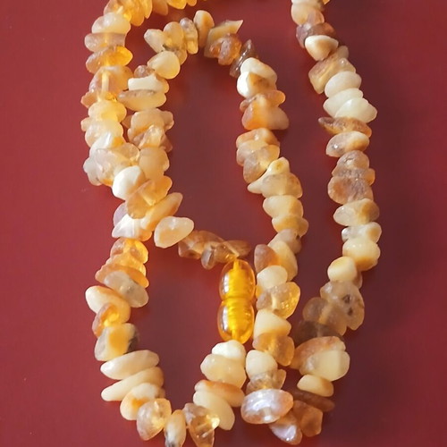 Necklace with unbreakable amber, 42 cm, like new