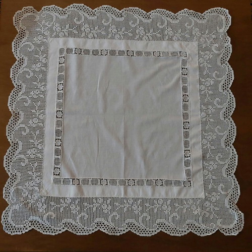 White tablecloth 75x75cm with handmade 12cm lace, linen fabric like new