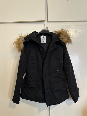 Black jacket with hood size XS-S with zipper defect