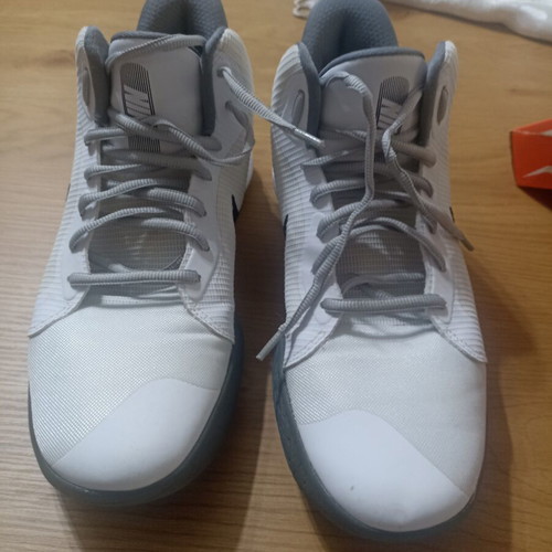 Nike Precision 3 athletic shoes like new, size 44, white and gray