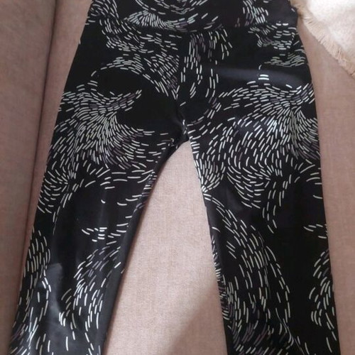 Black leggings with patterns like new, size S