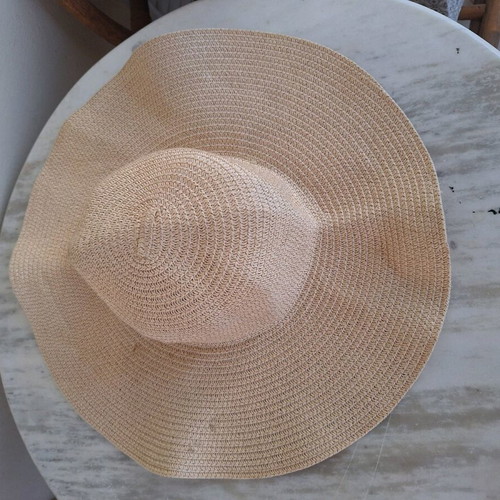 Beige women's hat used, size 57-58 large
