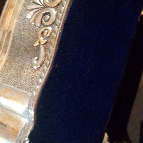 Jewelry box like new, silver color