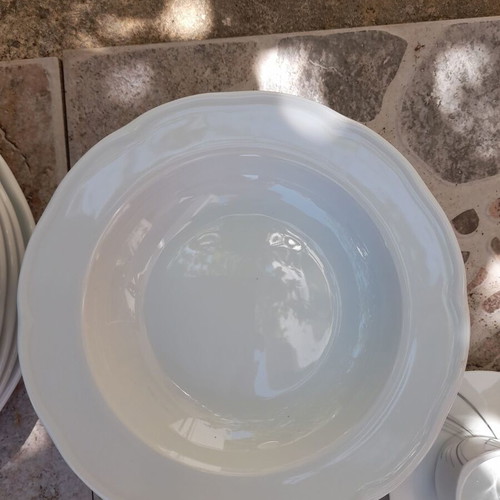 Ionia porcelain dinnerware set 25 pieces like new