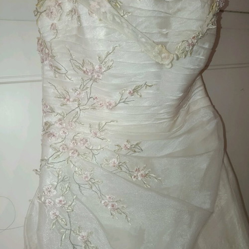 Demetrios Wedding Dress No. 20 like new with organza and pink floral embroidery