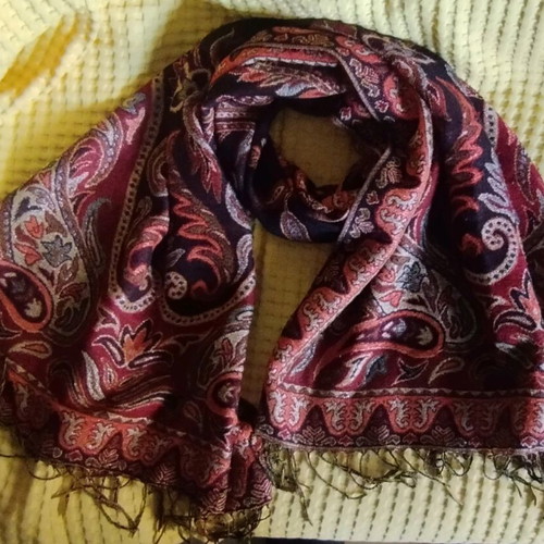 Burgundy shoulder scarf like new