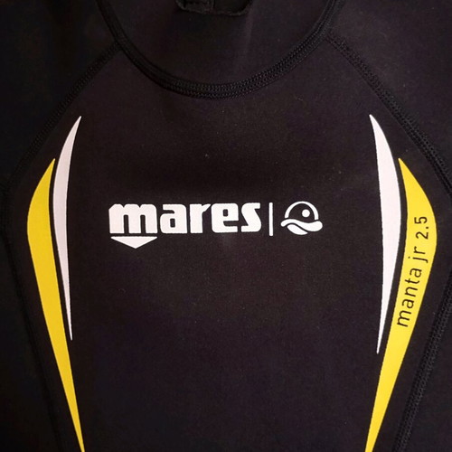 Mares Junior wetsuit 2.5cm size 2 like new for water sports