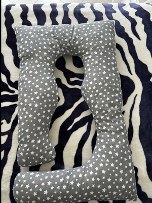 Pregnancy and Nursing Pillow like new