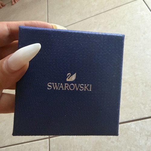 Swarovski necklace like new, stylish silver