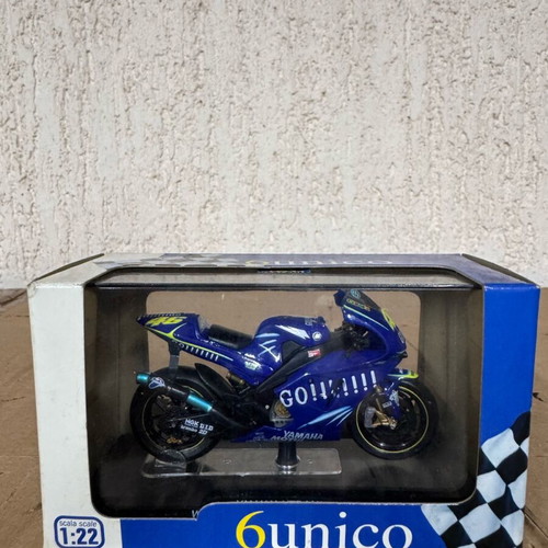 Yamaha YZR-M1 2004 κλίμακας 1:22 καινούργιο με χρώματα Valentino Rossi