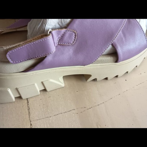 Lilac leather sandals with buckle, size 38