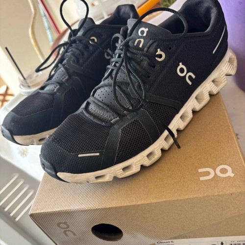 On Cloud women's athletic shoes used, size 39, black