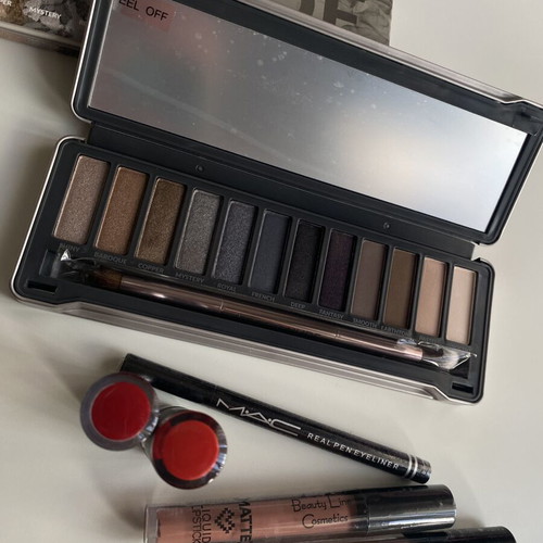 Cosmetics set new with Wibo smoky eyeshadow palette and MAC eyeliner