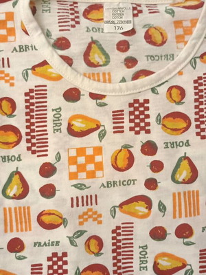 T-shirt with fruity pattern like new, short sleeve cotton, size S