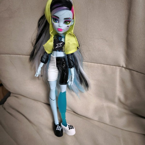 Monster High Doll Frankie Stein like new with accessories