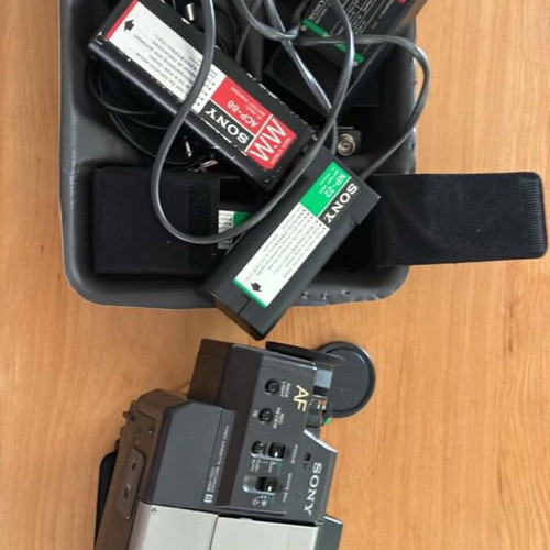 Sony CCD-V30E Video Camera Vintage Video 8 with Accessories