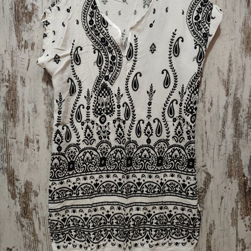 Caftan white with black pattern like new, sizes M L