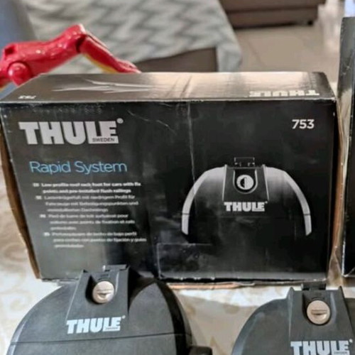 Thule 753 roof rack feet like new for Opel Corsa 2006 and other models