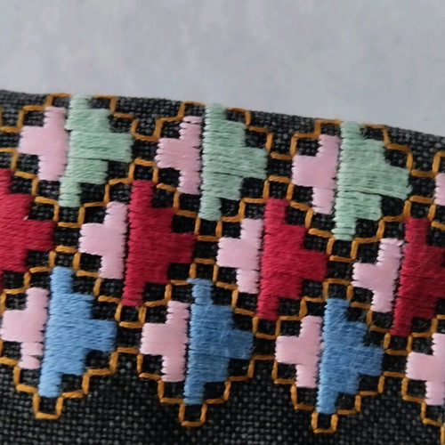 Hand-embroidered pillowcase like new, 55x55 cm