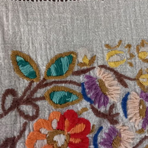 Embroidered table linen set of 2 pieces used