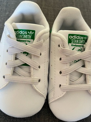 Adidas Stan Smith бебешки обувки номер 17 като нови