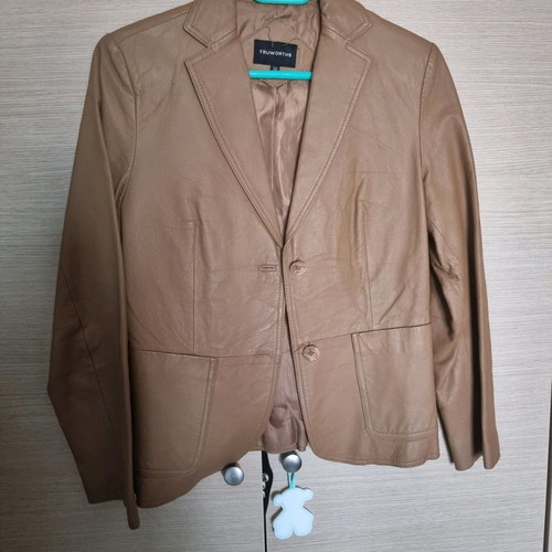 Leather jackets like new, pack of 3 women's