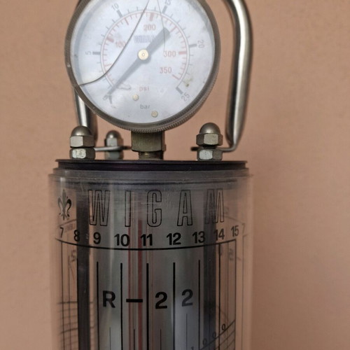 WIGAM Refrigerant Charging Cylinder used with Measurement Scale