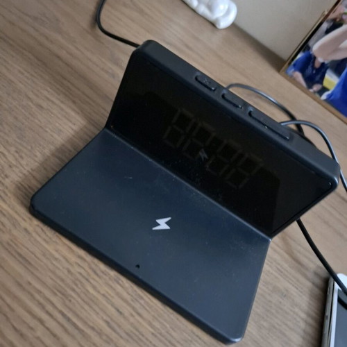 Clock like new that also functions as an alarm
